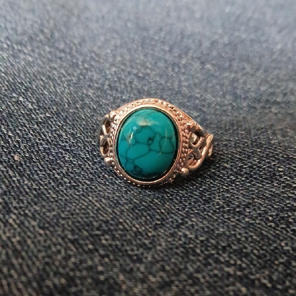 Blue and Silver Turquoise Ring with Classic Design - Picture 9 of 11